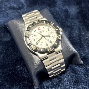 VICTORINOX Swiss Army 
Summit XLT Watch 
Model V25004